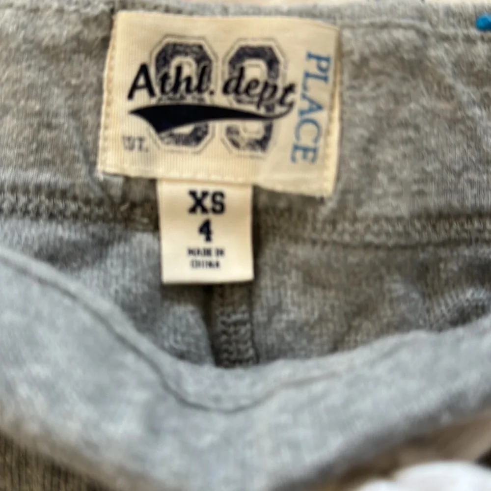 Children’s Place (bundle of 3) shorts with drawstring.  Excellent condition SZ 4